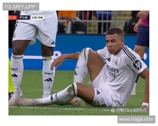 胖胖球星也能踢得好 足球场上的另类力量与技巧展示