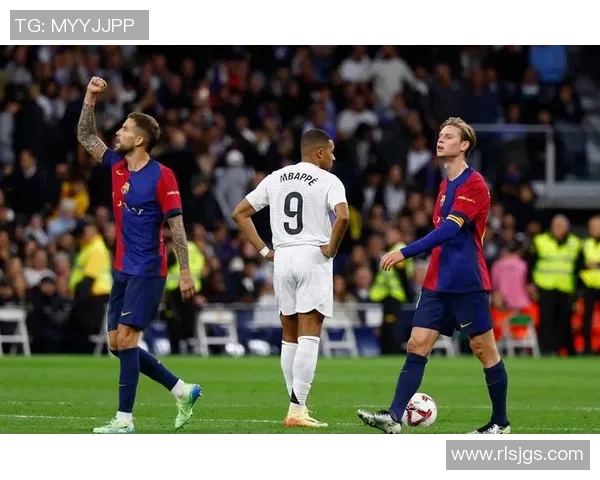 足球场上咬耳朵的球星是谁他为何做出如此极端举动揭秘